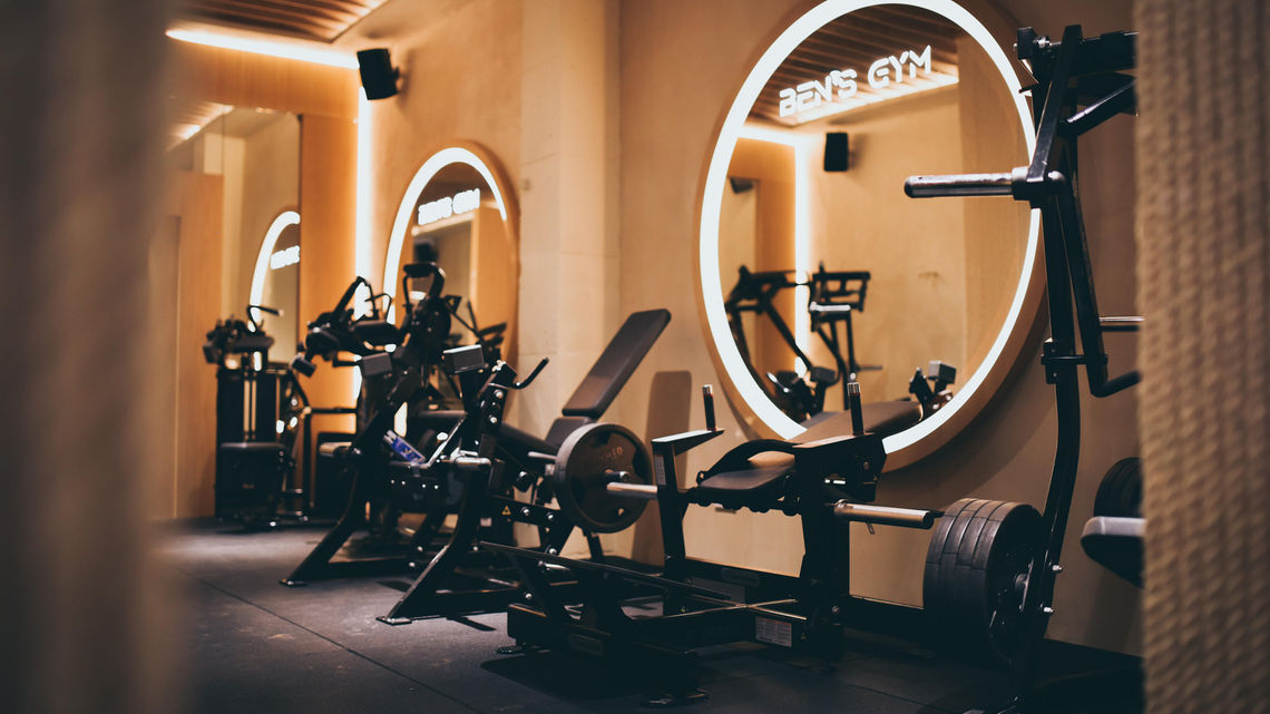 https://www.lifefitness.com/resource/image/2350620/landscape_ratio16x9/1140/641/2ebcd45ecae01e98720659610d574db0/ju/ben-s-gym-ibiza-gym-floor-4-.jpg